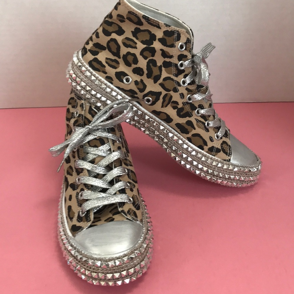 Hi-Top casual shoes
